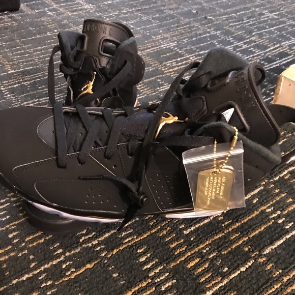 Black and gold 6s - Picture 2 of 4